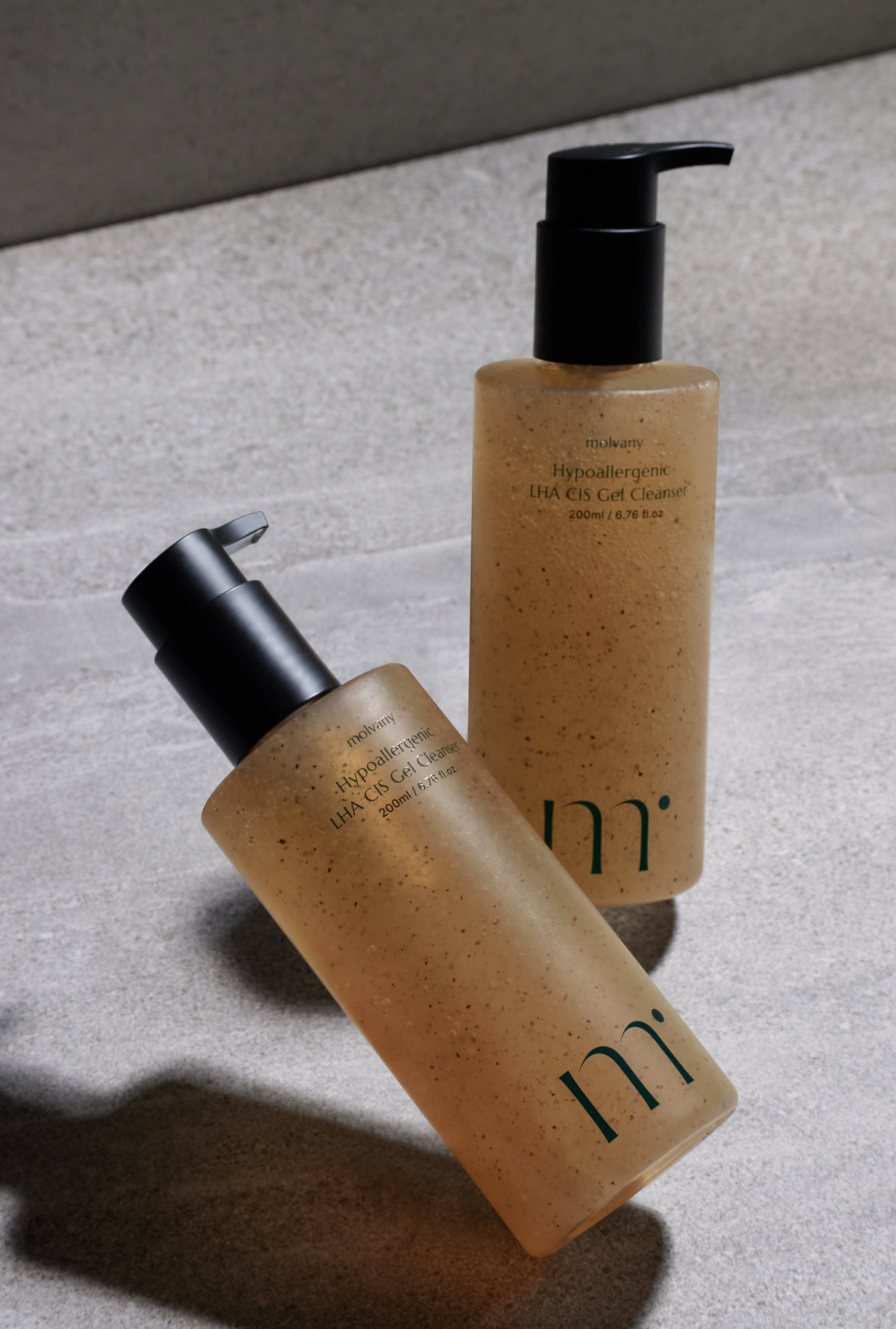 Molvany LHA Yulpi Gel Cleanser product packaging close-up
